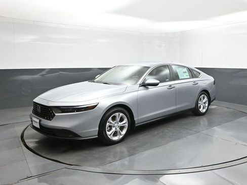 Used 2025 Honda Accord LX image 34