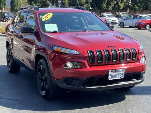 Used 2017 Jeep Cherokee Sport image 1