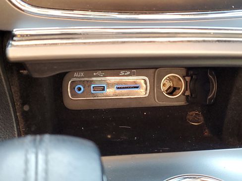 Used 2017 Jeep Grand Cherokee Altitude image 22