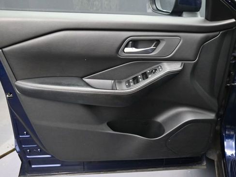 Used 2024 Nissan Rogue SV FWD image 13