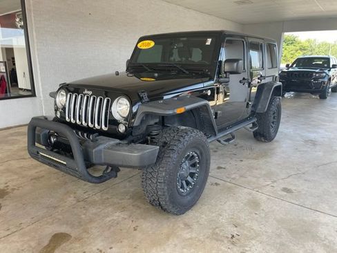 Used 2016 Jeep Wrangler Unlimited Sahara w/ Connectivity Group AWD/4WD image 2