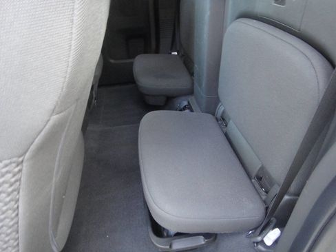 Used 2020 Nissan Frontier SV image 11