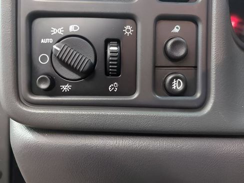 Used 2005 GMC Sierra 1500 SLT w/ Light Duty Power Package image 9