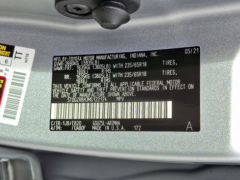 Certified 2021 Toyota Highlander XLE image 28