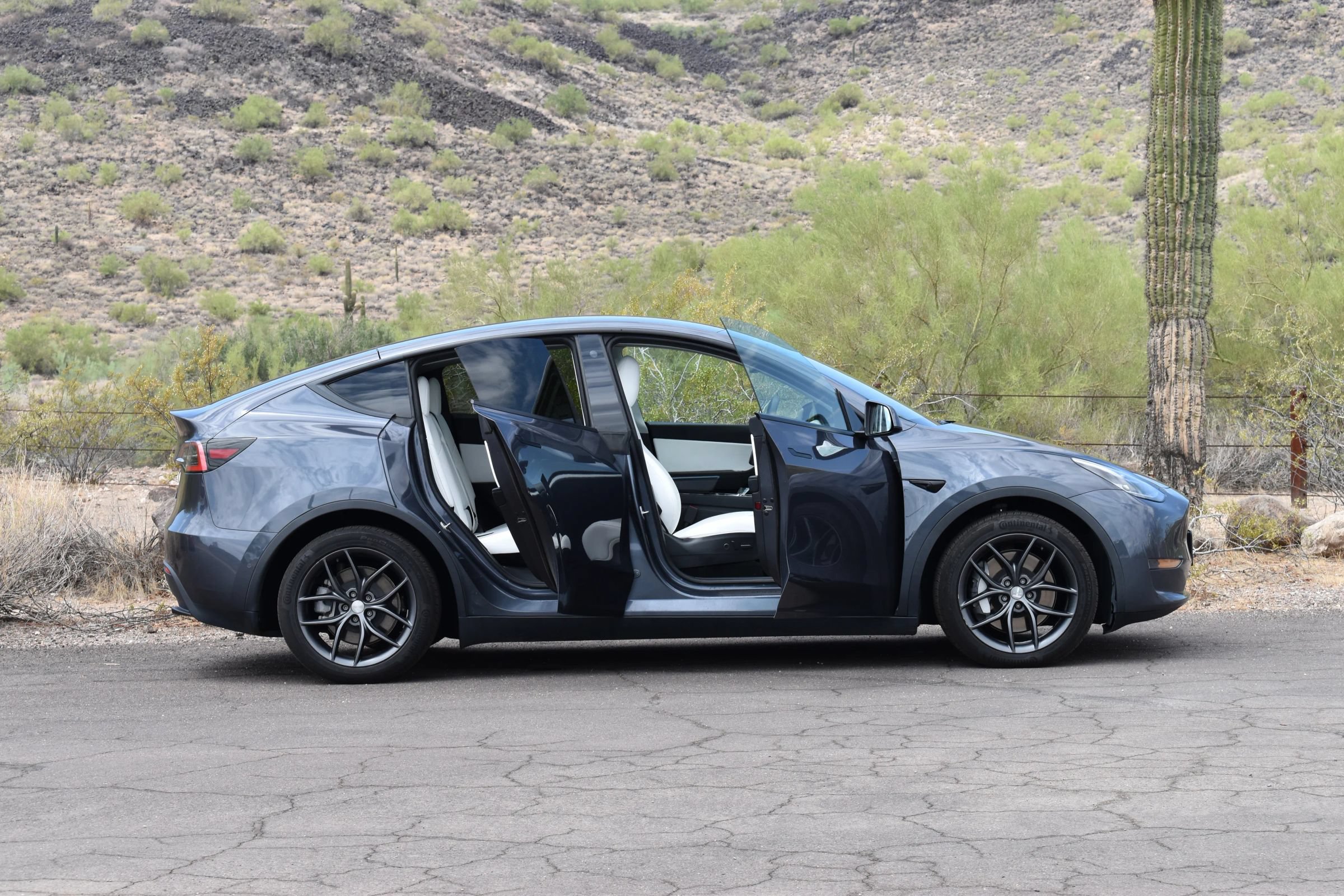 Used 2024 Tesla Model Y Performance AWD/4WD image 8