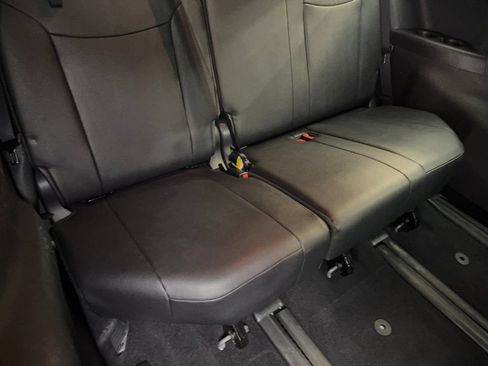 Used 2025 Toyota Sienna XLE Woodland Edition AWD/4WD image 40