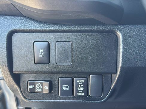 Used 2022 Toyota Tacoma TRD Off-Road AWD/4WD image 15