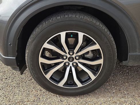 Used 2020 Ford Explorer ST w/ Premium Technology Package image 10