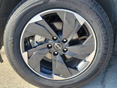 Used 2025 Nissan Rogue SV image 11