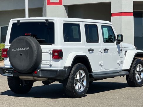 Used 2018 Jeep Wrangler Unlimited Sahara AWD/4WD image 2