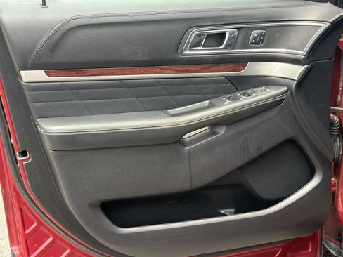 Used 2018 Ford Explorer Platinum AWD/4WD image 13