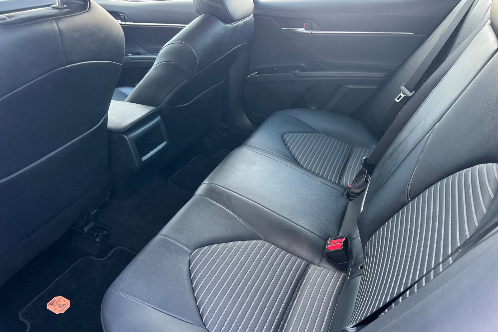 Used 2018 Toyota Camry SE FWD image 13