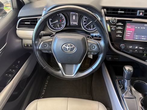 Used 2019 Toyota Camry SE FWD image 14