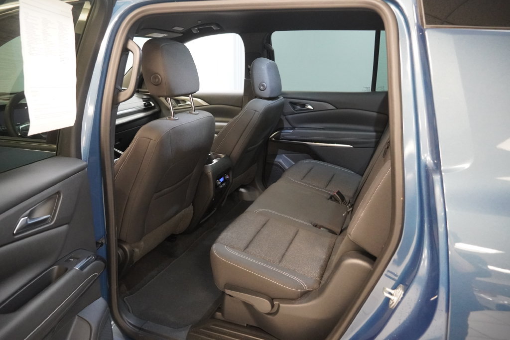 Used 2024 Chevrolet Traverse LS w/ Midnight/Sport Edition AWD/4WD image 18