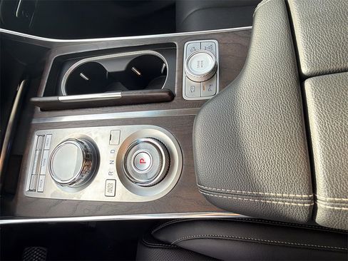 Used 2024 Genesis GV80 3.5T image 3