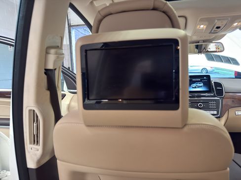 Used 2017 Mercedes-Benz GLS 550 4MATIC image 29