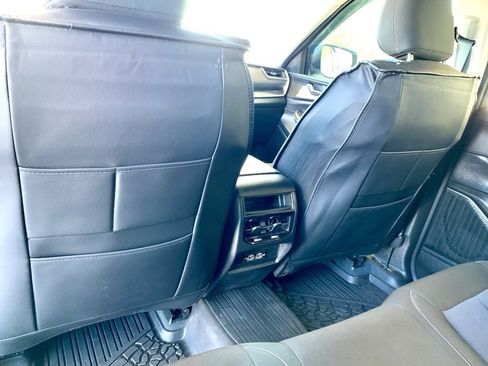 Used 2023 Jeep Grand Cherokee Laredo image 15