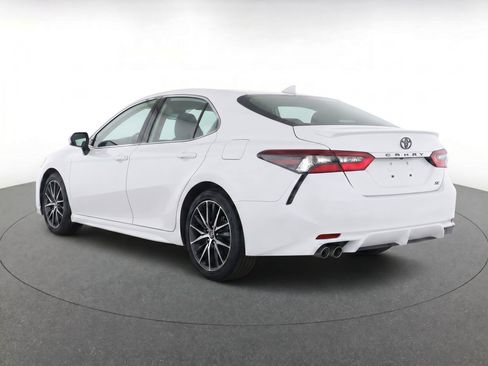 Certified 2021 Toyota Camry SE FWD image 3