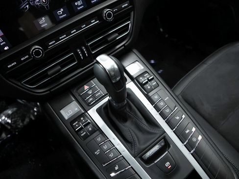 Certified 2021 Porsche Macan image 21