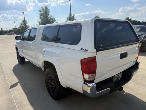 Used 2017 Toyota Tacoma SR5 w/ Tow Package RWD image 6