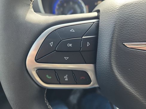 Used 2025 Chrysler Voyager LX image 20