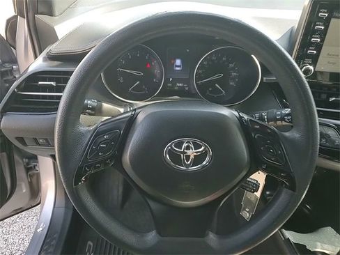 Used 2019 Toyota C-HR LE image 14