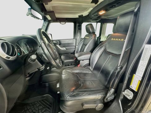 Used 2013 Jeep Wrangler Unlimited Sahara w/ Dual Top Group AWD/4WD image 23