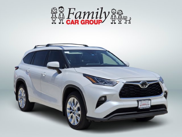 Certified 2026 Toyota Highlander Limited AWD/4WD image 2