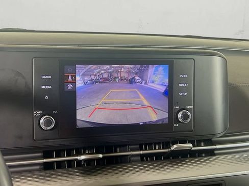 Used 2024 Kia Carnival LX FWD image 13