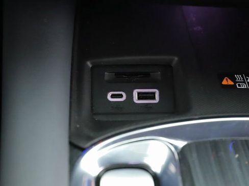 Used 2023 Buick Enclave Essence AWD/4WD image 23