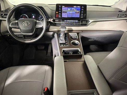 Used 2022 Toyota Sienna XLE FWD image 22