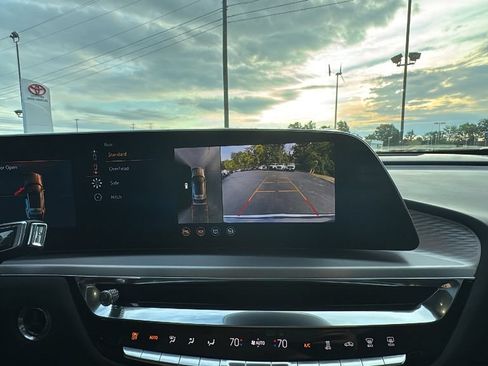 Used 2025 Cadillac Lyriq Luxury AWD/4WD image 21
