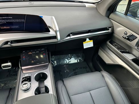 New 2026 Cadillac Vistiq Sport image 19