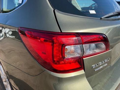 Used 2019 Subaru Outback 2.5i AWD/4WD image 11