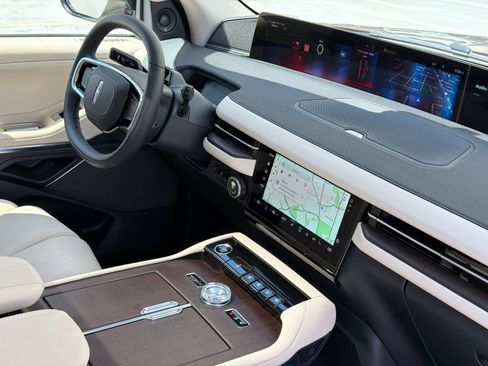 New 2027 Lincoln Navigator Reserve AWD/4WD image 11