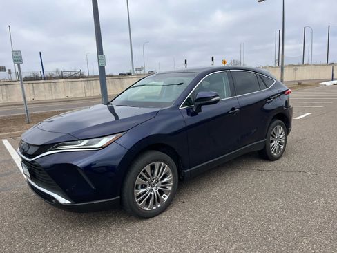 Used 2023 Toyota Venza Limited AWD/4WD image 3