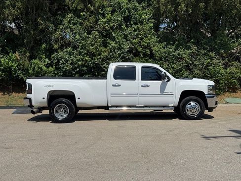 Used 2013 Chevrolet Silverado 3500 LT w/ Custom Sport Truck Package AWD/4WD image 4