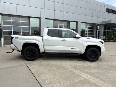 Used 2024 Toyota Tacoma TRD Sport w/ TRD Sport Premium Package AWD/4WD image 10
