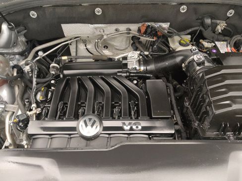 Used 2020 Volkswagen Atlas Cross Sport SE w/ Panoramic Sunroof Package image 30