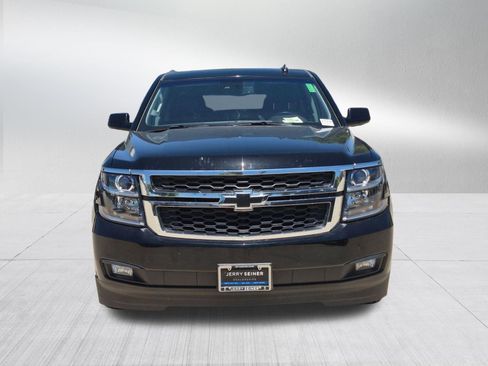 Used 2017 Chevrolet Suburban LT w/ Luxury Package AWD/4WD image 8