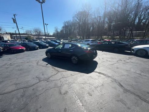 Used 2025 Nissan Altima 2.5 SV image 16