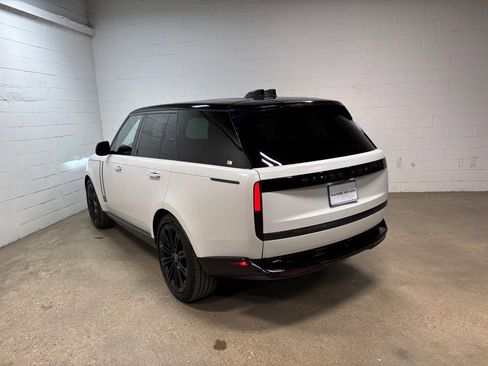 Used 2023 Land Rover Range Rover SE image 9