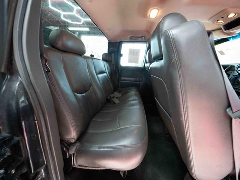 Used 2004 Chevrolet Silverado 2500 LT w/ Heavy-Duty Power Package image 24