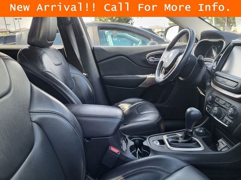 Used 2017 Jeep Cherokee Limited AWD/4WD image 9