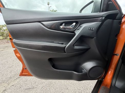 Used 2018 Nissan Rogue SL w/ Premium Package FWD image 20