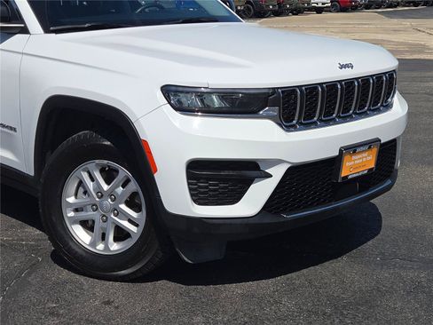 Used 2024 Jeep Grand Cherokee Laredo AWD/4WD image 2