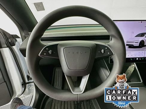 Used 2026 Tesla Model Y AWD image 11