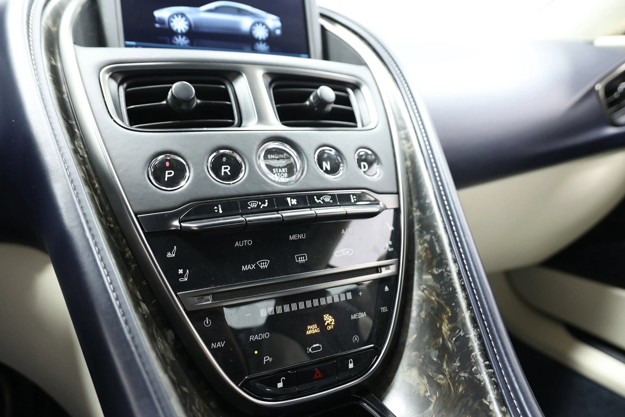 Used 2019 Aston Martin DB11 Coupe RWD image 42