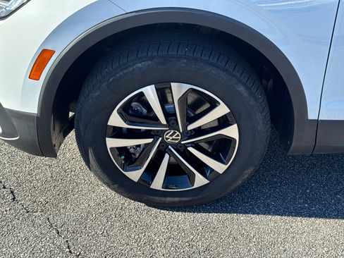 Used 2022 Volkswagen Tiguan S image 11