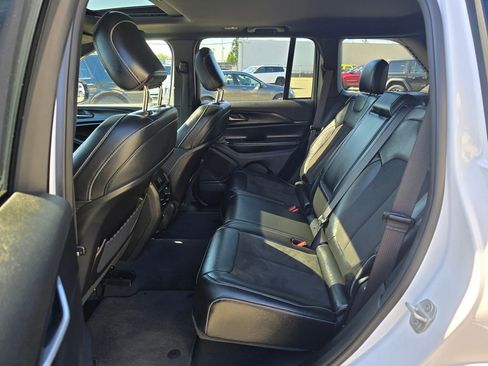 Used 2023 Jeep Grand Cherokee Altitude AWD/4WD image 15